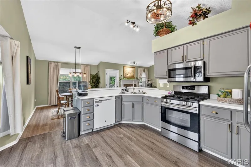 72 Hickoryshade Court, St Peters, MO 63376 — listing photo 8 of 25