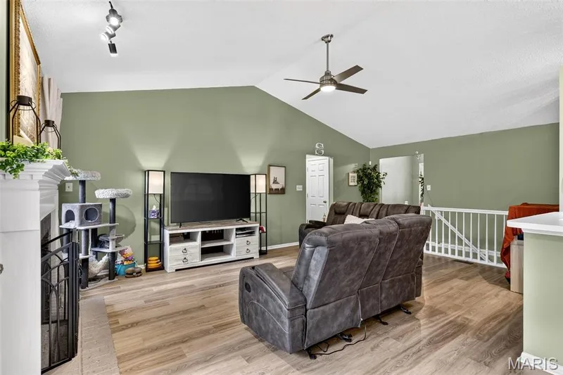 72 Hickoryshade Court, St Peters, MO 63376 — listing photo 11 of 25