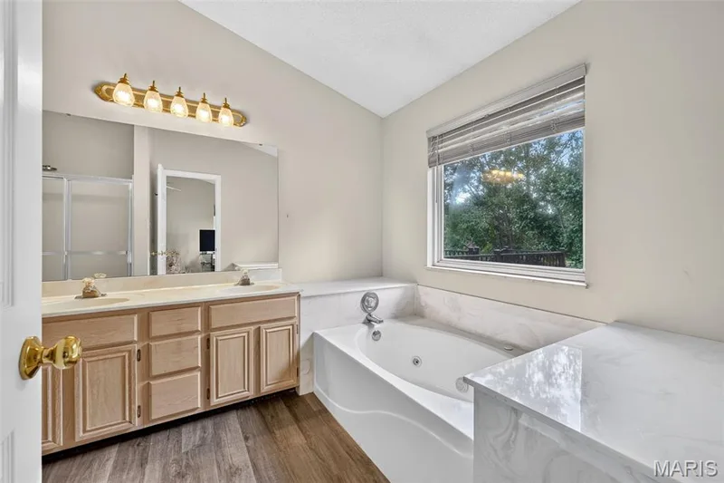 72 Hickoryshade Court, St Peters, MO 63376 — listing photo 14 of 25