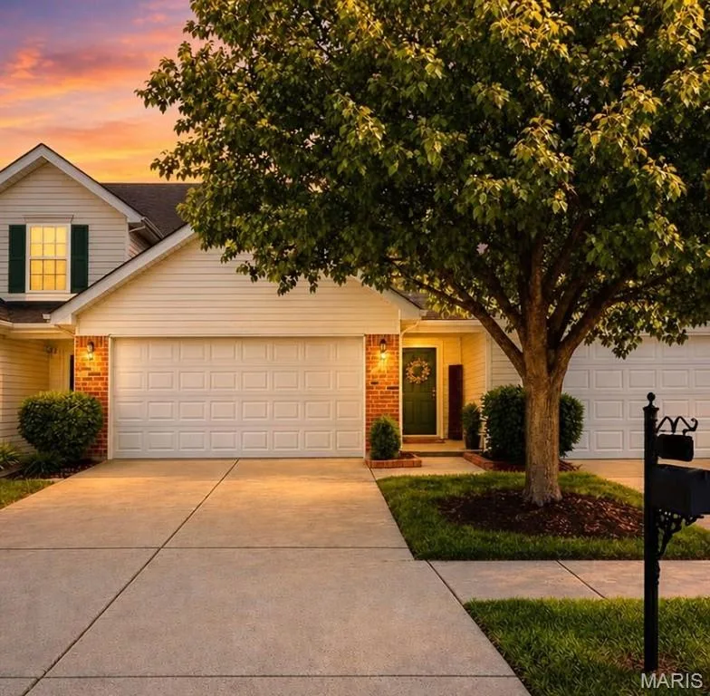 223 Homeshire Circle #44, Wentzville, MO 63385 — listing photo 2 of 26