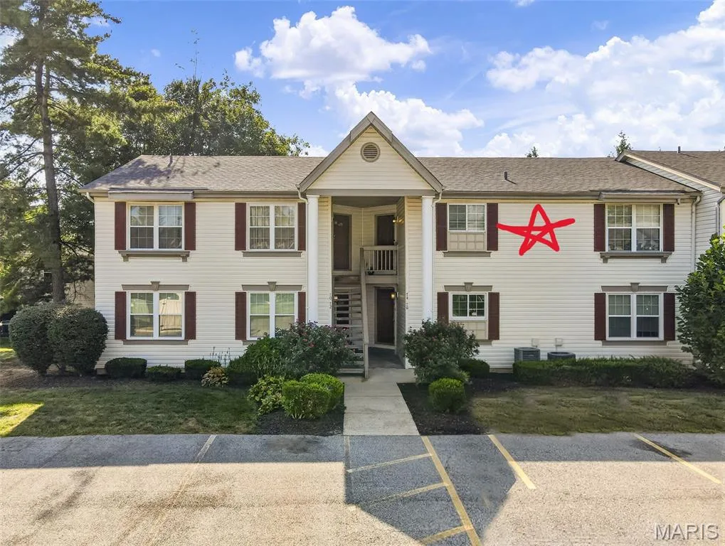 Top Floor Condo with 2 Assigned Parking Spots in Front of the Building — 74 Sugar Glen Court #6, St Peters, MO 63376