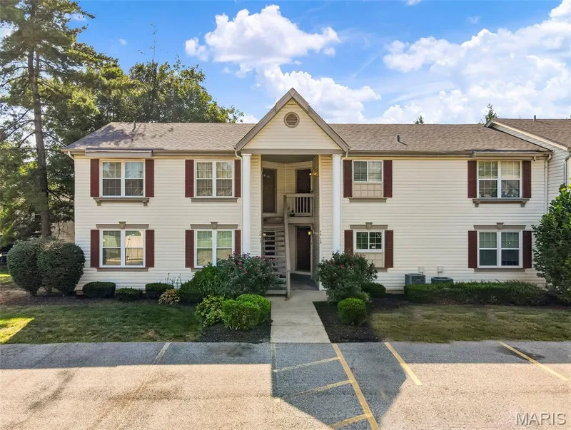Top Floor Condo with 2 Assigned Parking Spots in Front of the Building — 74 Sugar Glen Court #6, St Peters, MO 63376