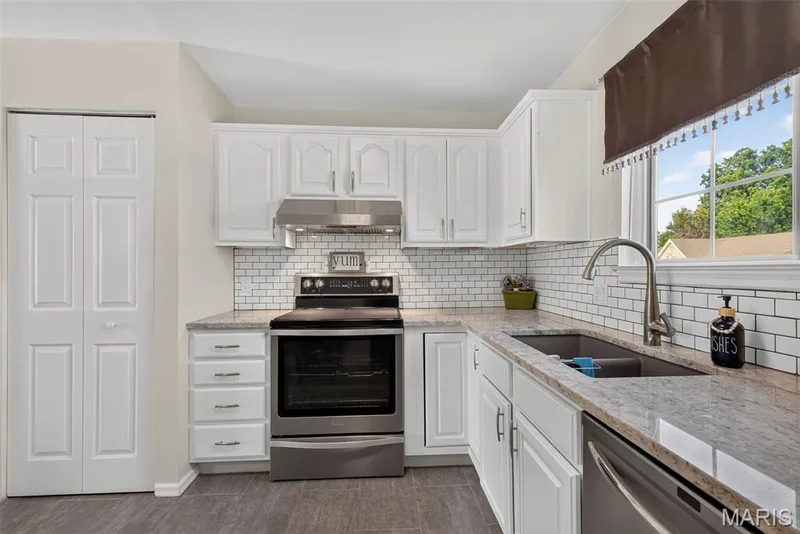 Granite Countertops, Stainless Steel Appliances and Tile Backsplash — 74 Sugar Glen Court #6, St Peters, MO 63376
