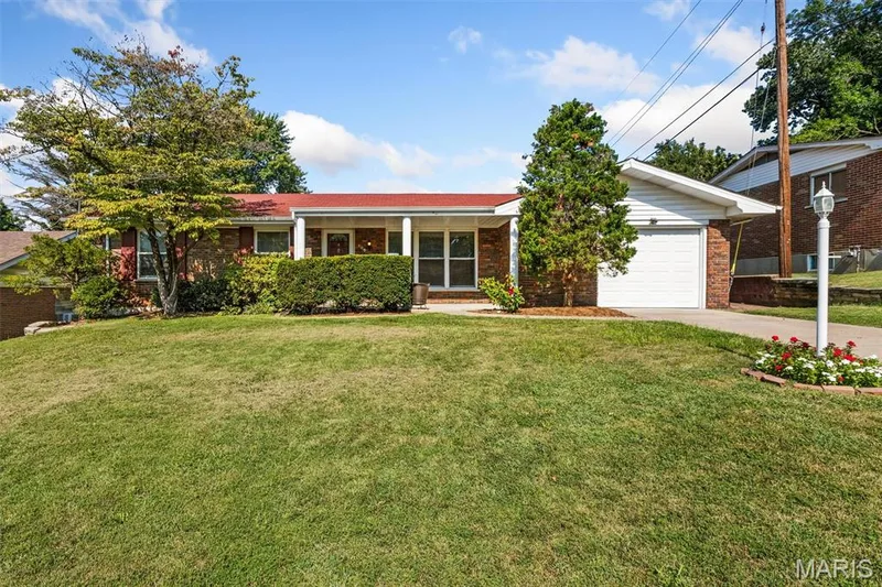 109 Meadowlark Lane, St Charles, MO β listing photo 1