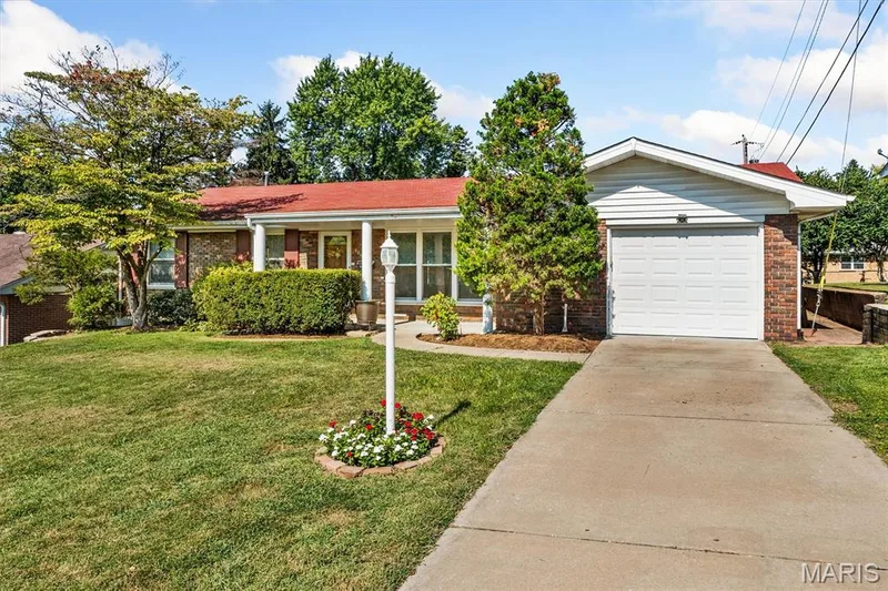 One car garage is perfect for additional parking and storage! — 109 Meadowlark Lane, St Charles, MO 63301