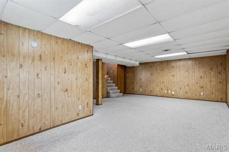 Great flex space! — 109 Meadowlark Lane, St Charles, MO 63301