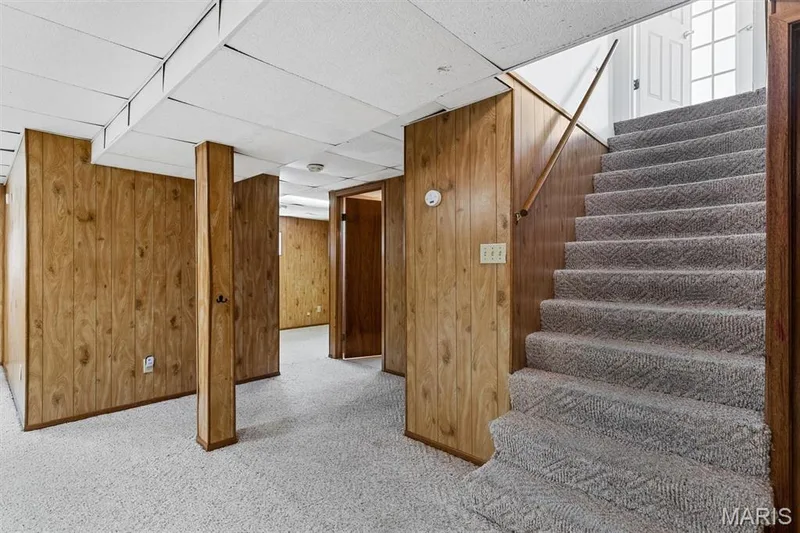Hallway leading to sleeping area and full bathroom — 109 Meadowlark Lane, St Charles, MO 63301