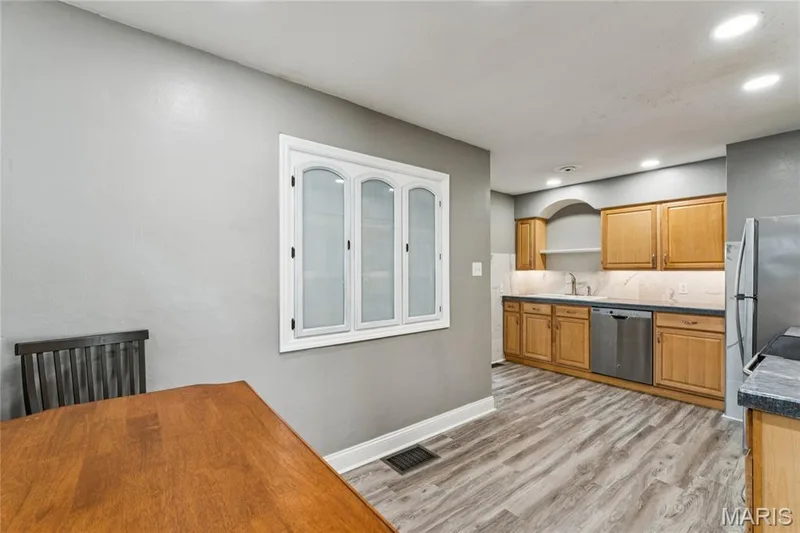 918 Perry Street, St Charles, MO 63301 — listing photo 11 of 30