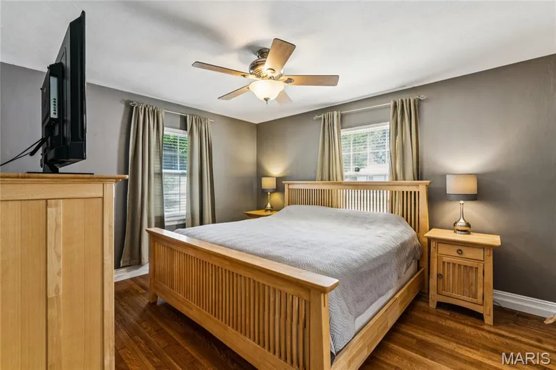 918 Perry Street, St Charles, MO 63301 — listing photo 16 of 30