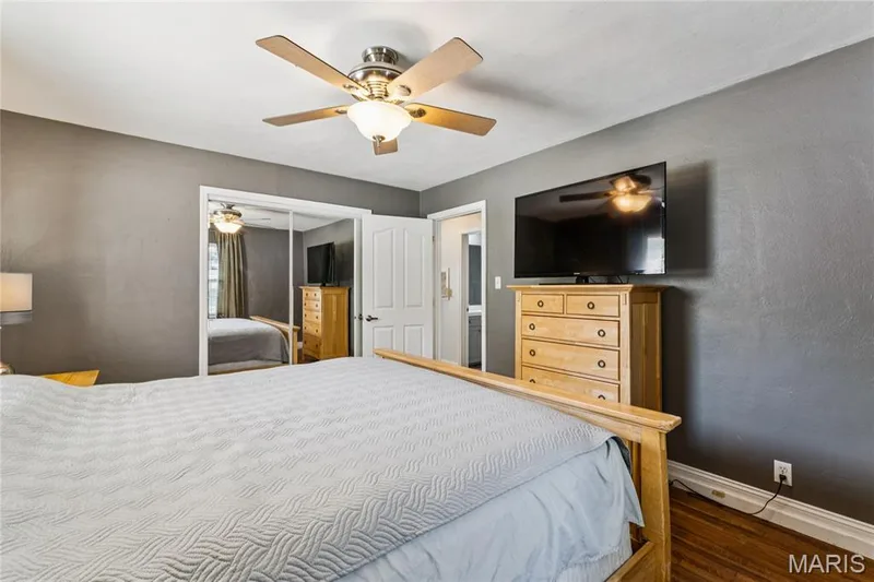 918 Perry Street, St Charles, MO 63301 — listing photo 17 of 30