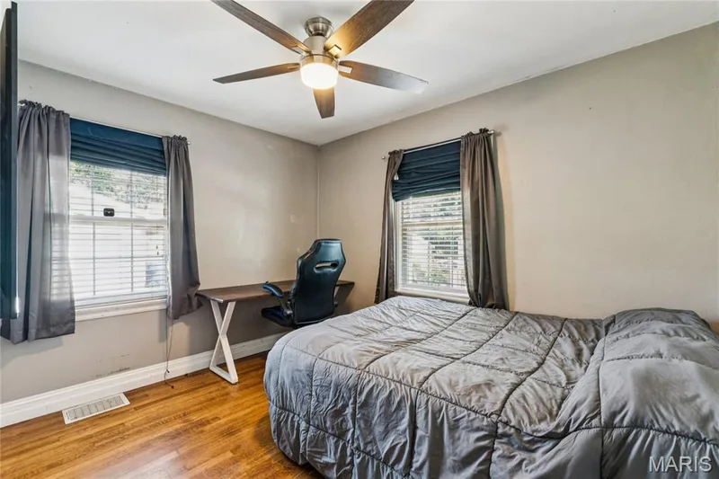 918 Perry Street, St Charles, MO 63301 — listing photo 18 of 30