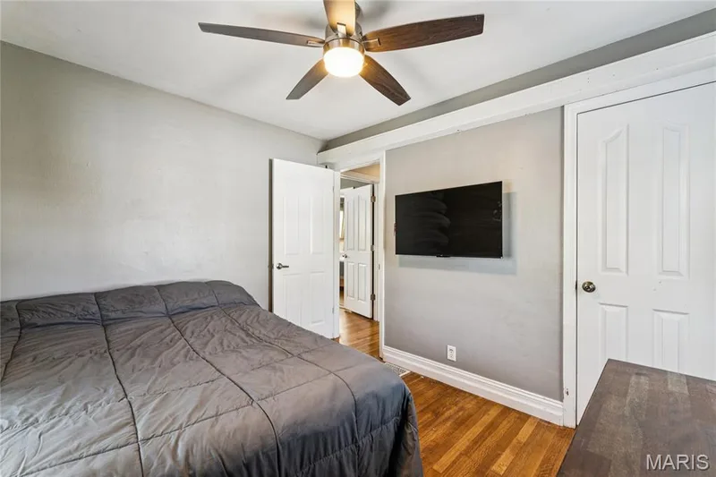 918 Perry Street, St Charles, MO 63301 — listing photo 19 of 30
