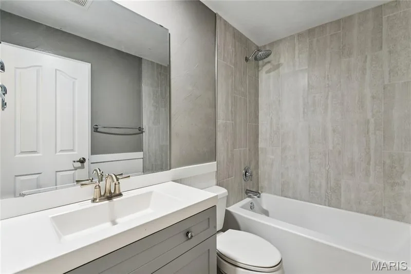 918 Perry Street, St Charles, MO 63301 — listing photo 20 of 30