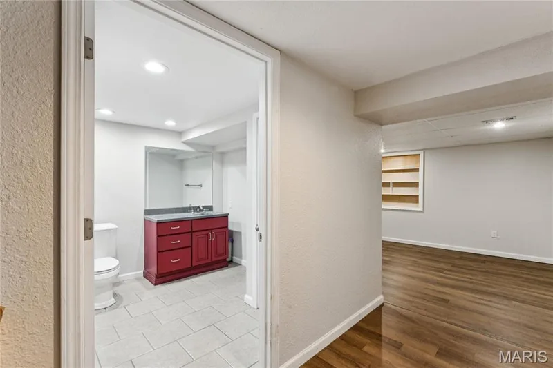 918 Perry Street, St Charles, MO 63301 — listing photo 21 of 30