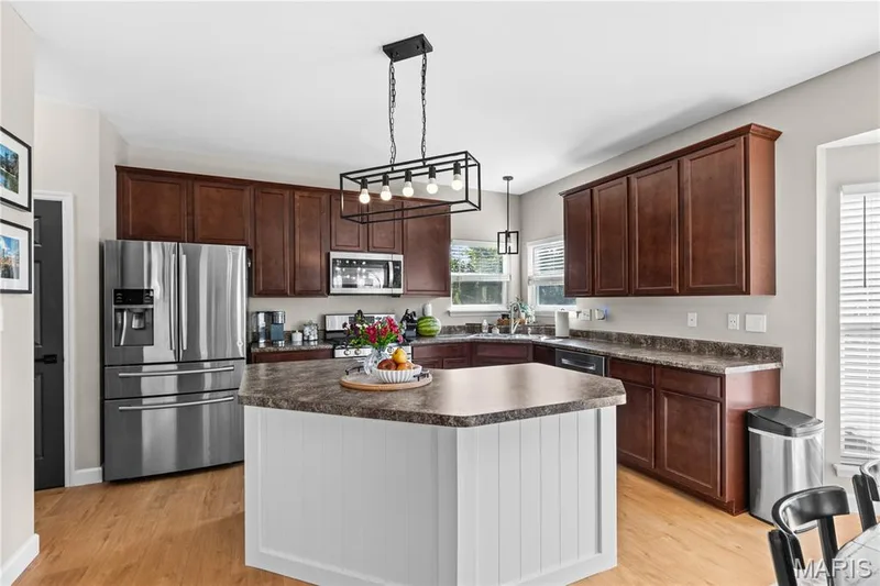 616 Prairiegate Court, Lake St. Louis, MO 63367 — listing photo 4 of 48