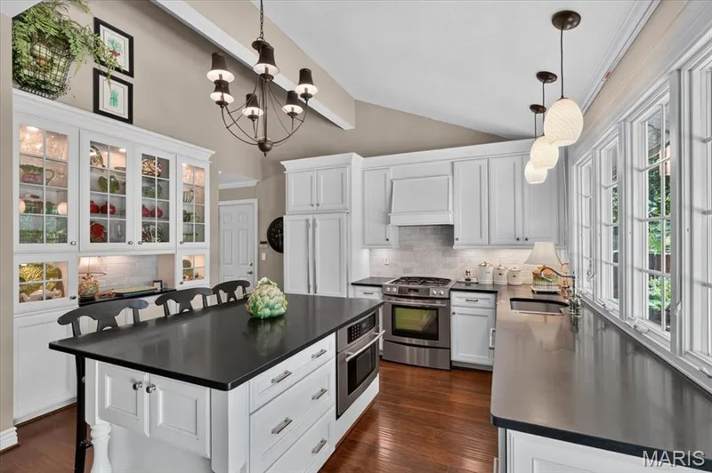 15345 Country Ridge Drive, Chesterfield, MO 63017 — listing photo 10 of 32