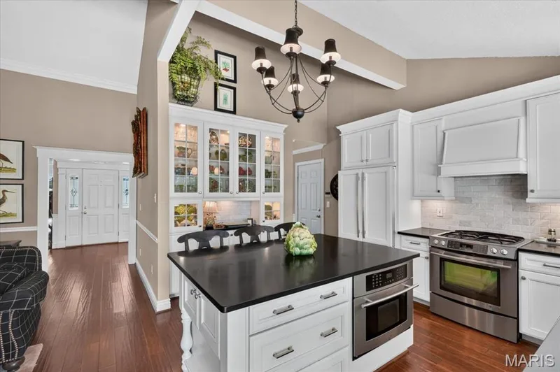 15345 Country Ridge Drive, Chesterfield, MO 63017 — listing photo 11 of 32
