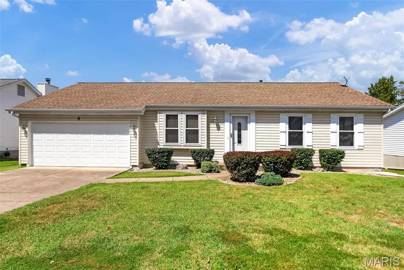 4 Tamerton Court, St Peters, MO 63376 — listing photo 2 of 44