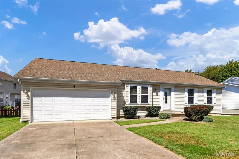 4 Tamerton Court, St Peters, MO 63376 — listing photo 3 of 44