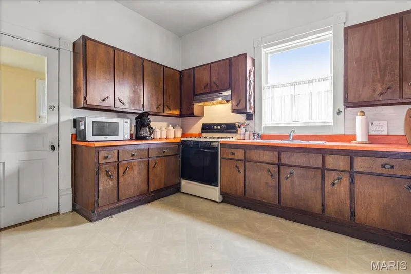 2130 Gilmore Lane, Wentzville, MO 63385 — listing photo 10 of 29