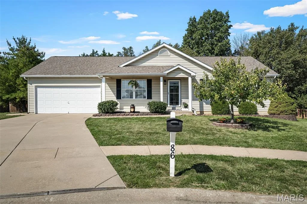Welcome Home! Take a look at the virtual tour! — 86 Sun Haven Court, Wentzville, MO 63385