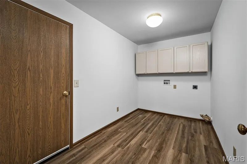 Large, main floor laundry room with access to kitchen and garage. — 86 Sun Haven Court, Wentzville, MO 63385