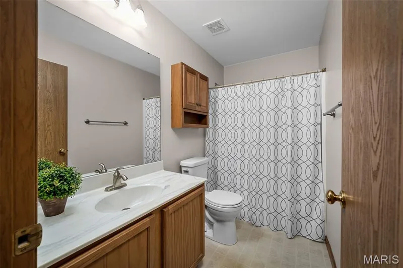 Hall Bath with tub and shower — 86 Sun Haven Court, Wentzville, MO 63385