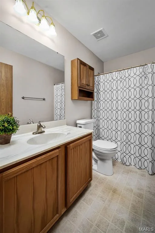 Hall Bath — 86 Sun Haven Court, Wentzville, MO 63385