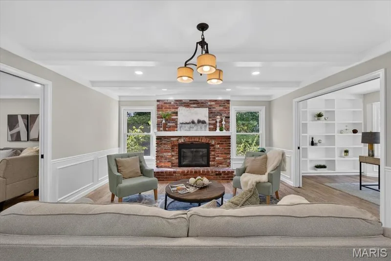 2131 Hickory Drive, Chesterfield, MO 63005 — listing photo 6 of 34
