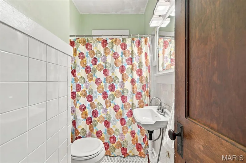 201 Perry Street, St Charles, MO 63301 — listing photo 25 of 48