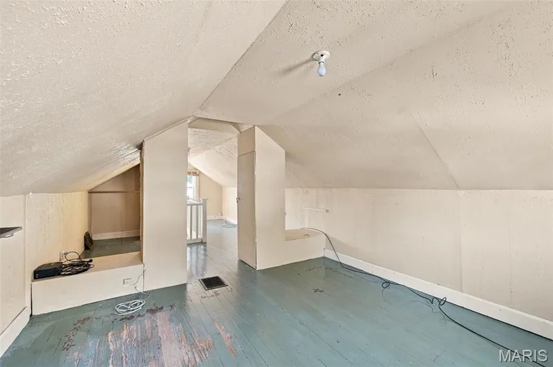 Upstairs space makes a great office or additional bedroom — 201 Perry Street, St Charles, MO 63301