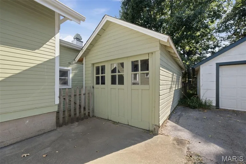 1 car detached garage gives tons of extra storage space! — 201 Perry Street, St Charles, MO 63301