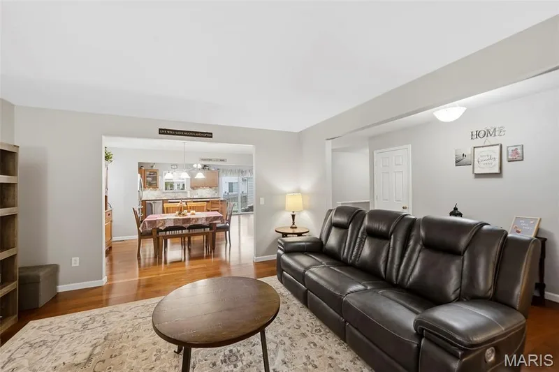 205 Hawksbury Place, O'Fallon, MO 63368 — listing photo 4 of 34