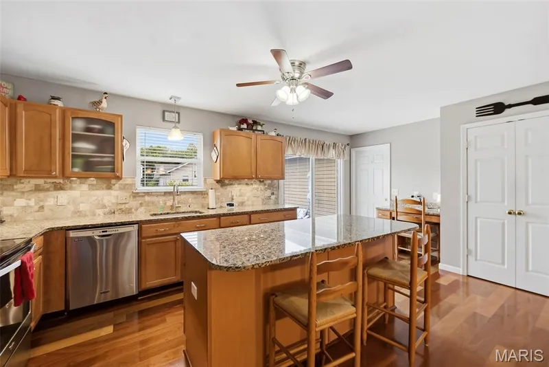 205 Hawksbury Place, O'Fallon, MO 63368 — listing photo 13 of 34