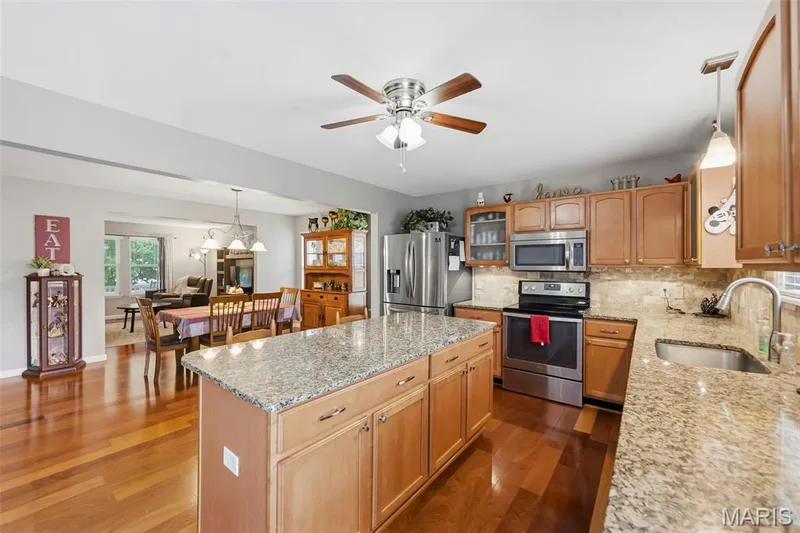 205 Hawksbury Place, O'Fallon, MO 63368 — listing photo 15 of 34