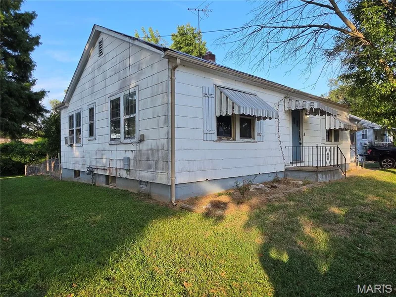 7 2nd Street, St Peters, MO 63376 — listing photo 2 of 28