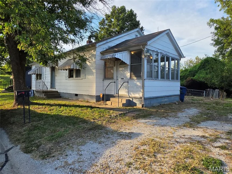 7 2nd Street, St Peters, MO 63376 — listing photo 3 of 28