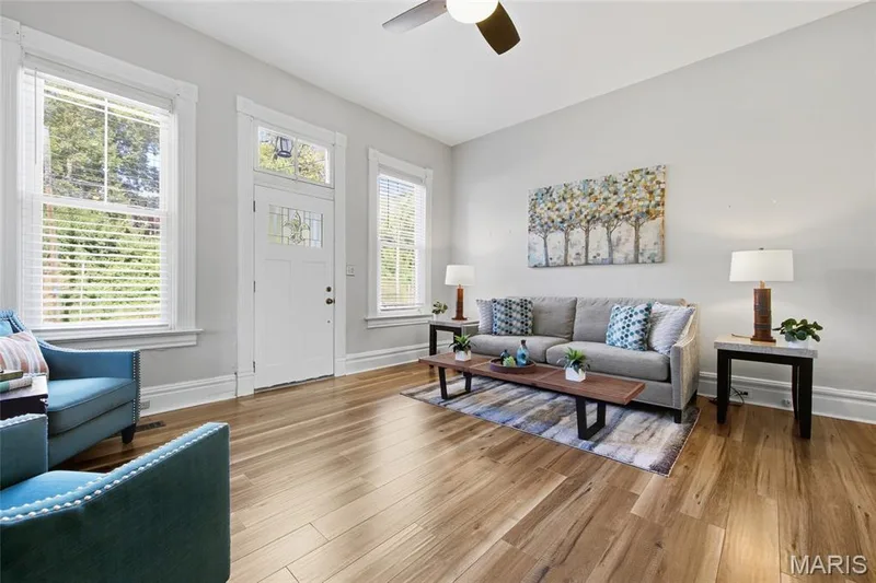 Extra Tall Ceilings with Transom Windows — 1216 N 5th Street, St Charles, MO 63301