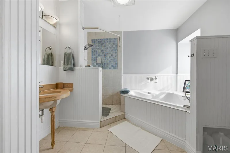 Primary Ensuite — 1216 N 5th Street, St Charles, MO 63301