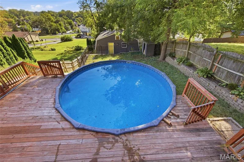 21' Pool — 1216 N 5th Street, St Charles, MO 63301