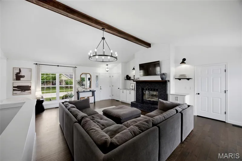 1353 Apple Valley Drive, O'Fallon, MO 63366 — listing photo 3 of 46
