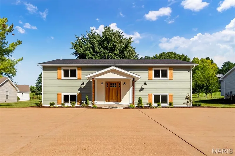 200 Park Charles Boulevard S, St Peters, MO 63376 — listing photo 2 of 61