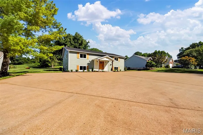 200 Park Charles Boulevard S, St Peters, MO 63376 — listing photo 3 of 61