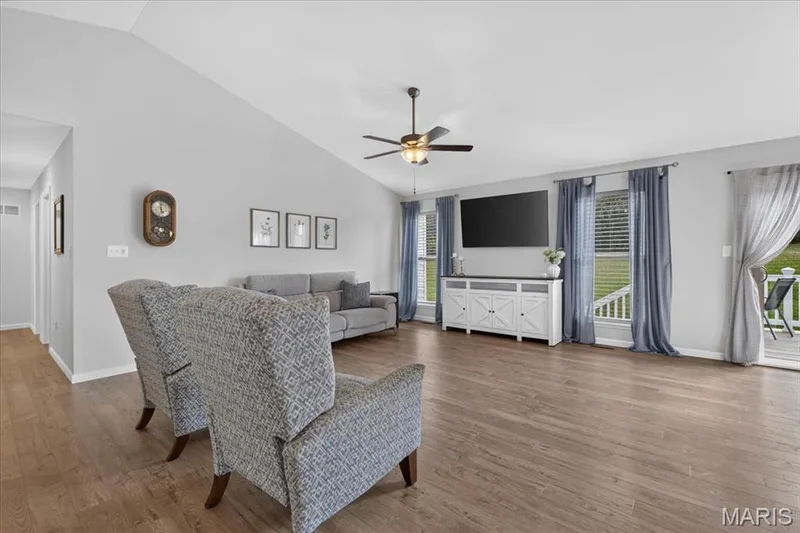 132 Prairie Wind Drive, Wentzville, MO 63385 — listing photo 5 of 31