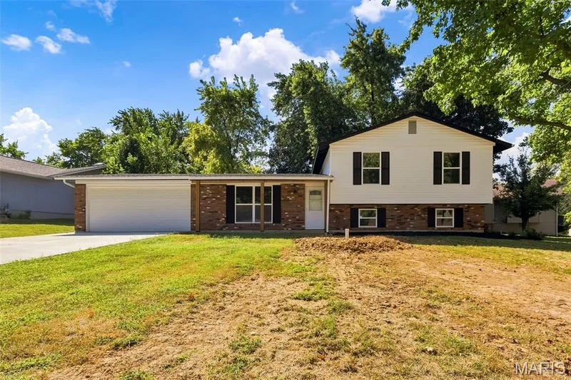 18 Craigwood Drive, St Peters, MO 63376 — listing photo 2 of 49