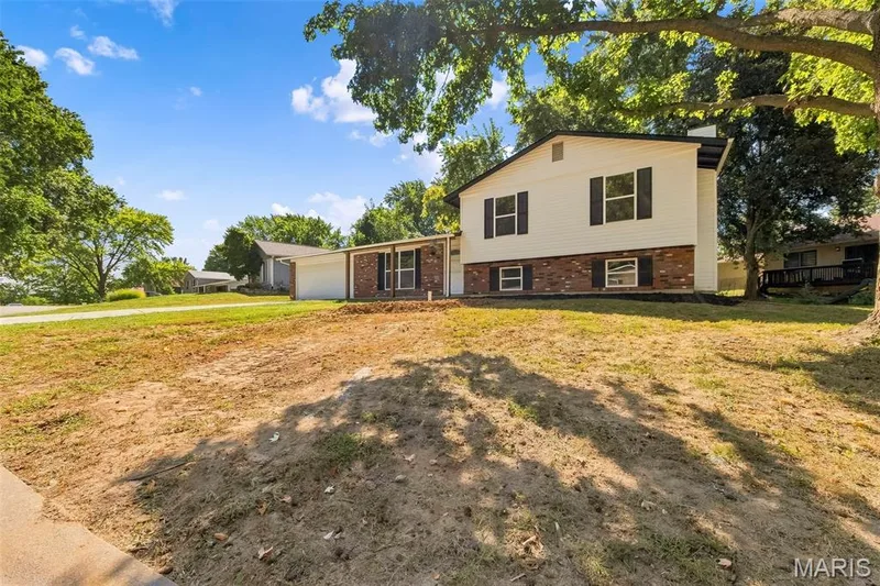 18 Craigwood Drive, St Peters, MO 63376 — listing photo 4 of 49