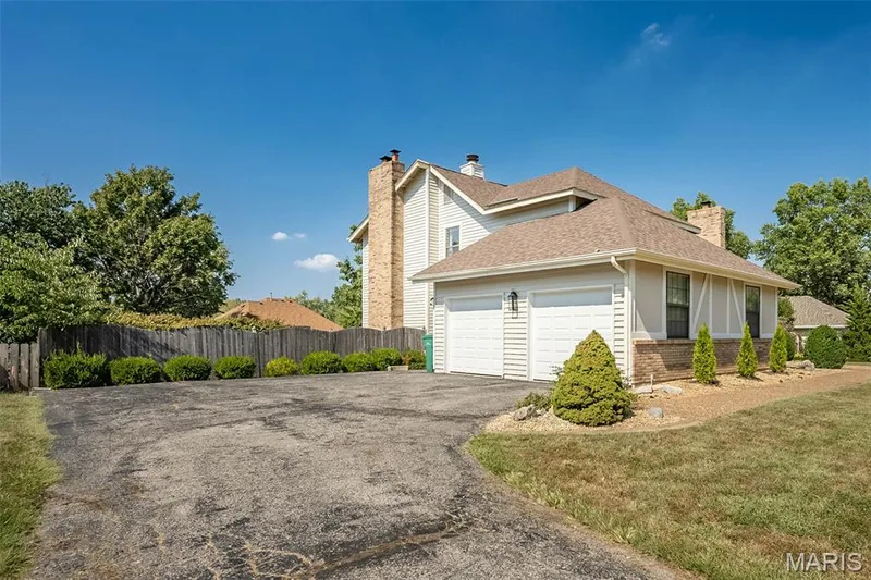 440 Meramec Way, St Charles, MO 63303 — listing photo 5 of 83