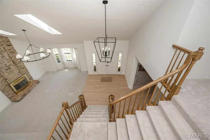 Grand entry! — 440 Meramec Way, St Charles, MO 63303