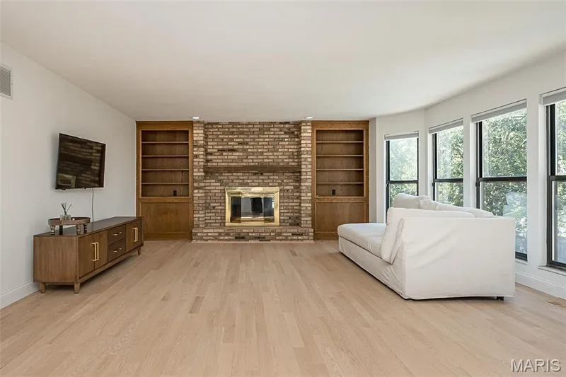 More beautiful brick work and built-ins — 440 Meramec Way, St Charles, MO 63303