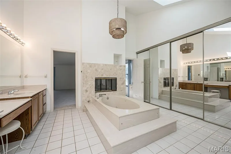 Even more closet space in the primary bathrooom — 440 Meramec Way, St Charles, MO 63303
